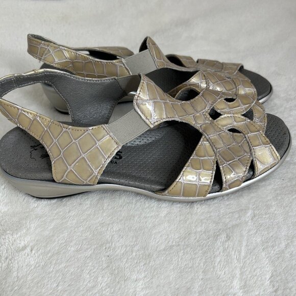 Phillos Beige Faux Croc Slip-On Sandals  Wedge Heel  Women US Size7.5- 8 - Picture 3 of 6